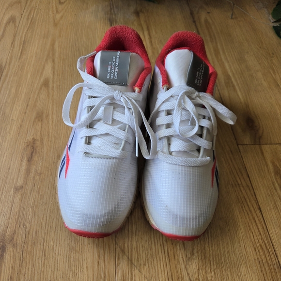 Reebok White and Red Athletic Shoes - Picture 2 of 8